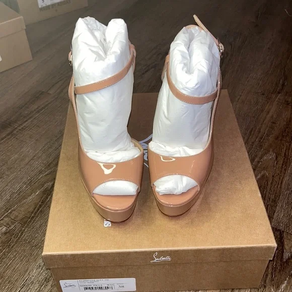 Christian Louboutin Patent Nude 38 worn for 2 hours - Picture 1 of 7